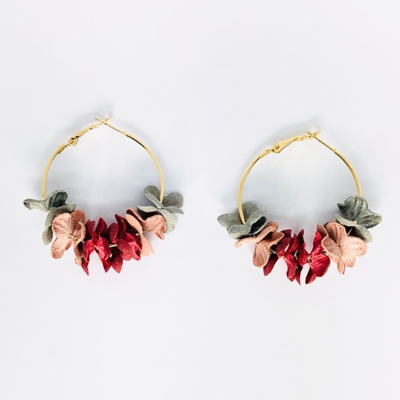 Kate Stylist Jewelry - ❤️HP❤️New! Pink Ombre Flower Hoop Earrings